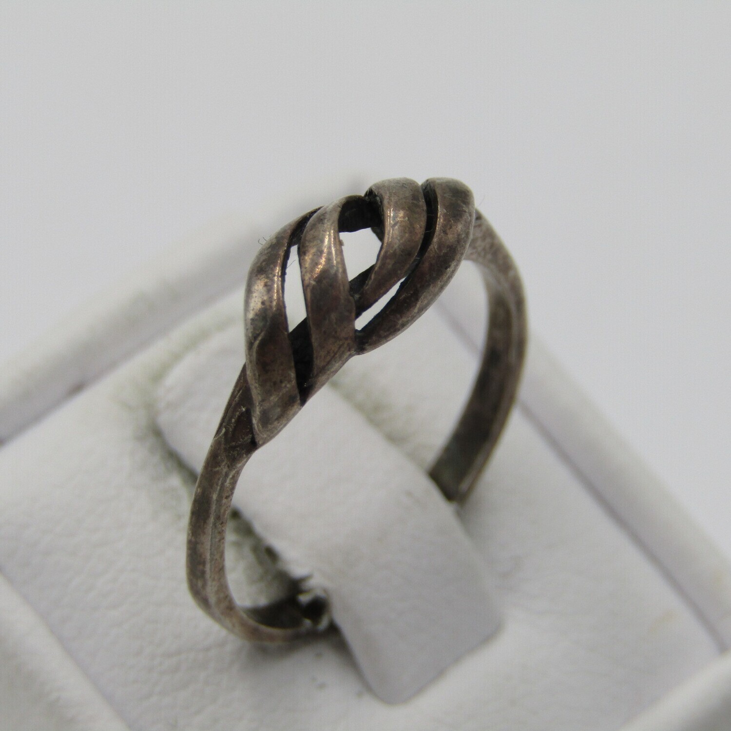 Vintage Sterling silver ring - weighs 1,6g - size Q 1/2