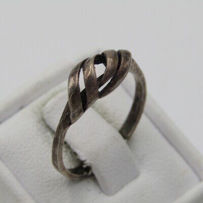 Vintage Sterling silver ring - weighs 1,6g - size Q 1/2