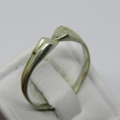 Vintage Sterling silver ring - weighs 1,7g - size Q 1/2