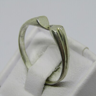 Vintage Sterling silver ring - weighs 1,7g - size Q 1/2