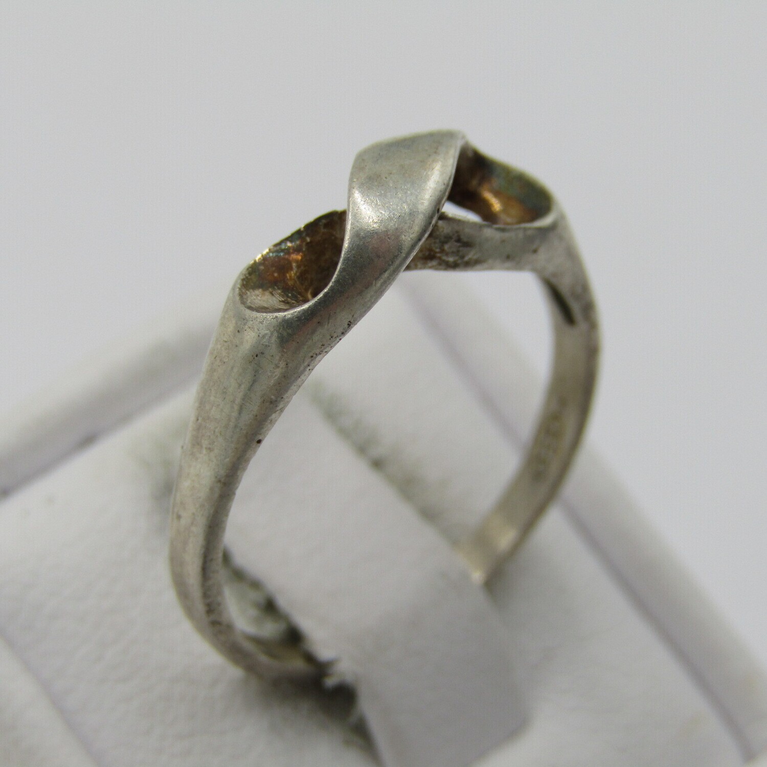 Vintage Sterling silver ring - weighs 2,0g - size M 1/2