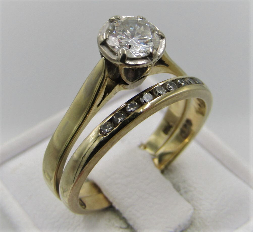 9kt Yellow Gold diamond ring wedding set with about 0,70ct diamond