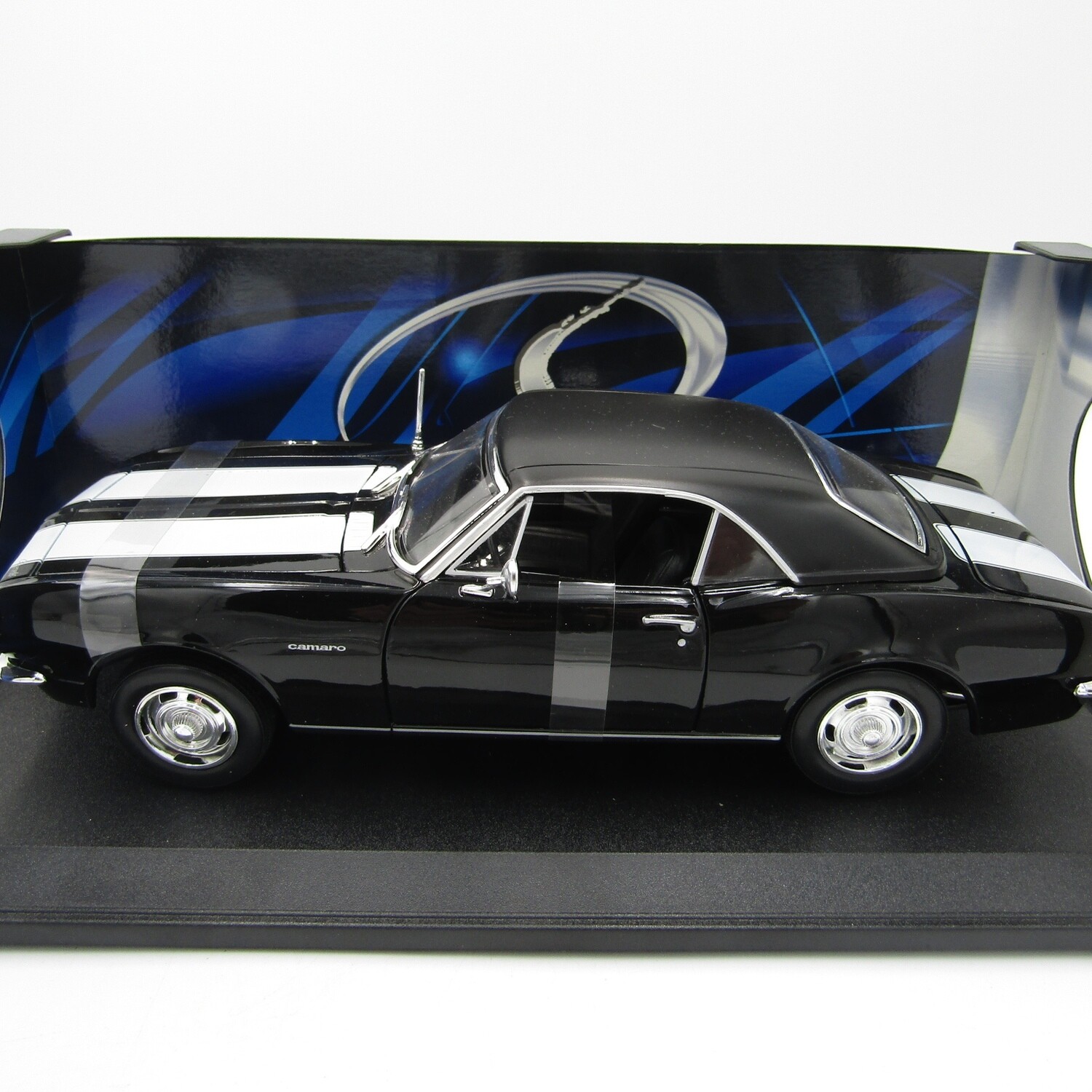 Maisto 1967 Chevrolet Camaro Z/28 Coupe die-cast model car in box - scale 1/18