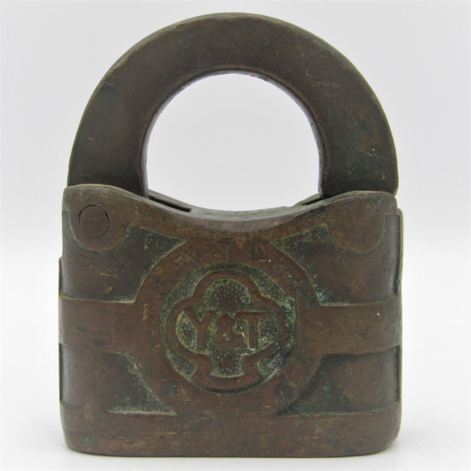 Vintage YALE padlock - medium sized - no key