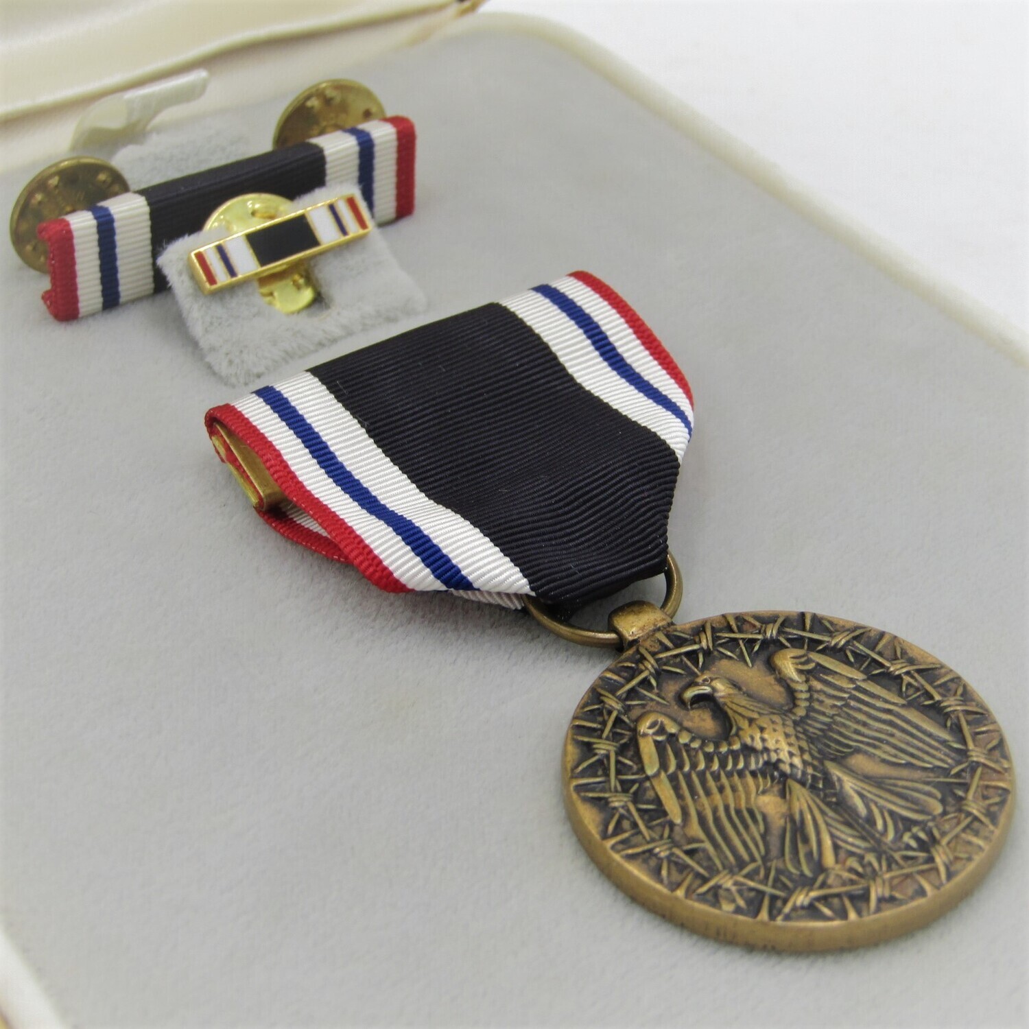 US Prisoner of War honorable service medal and ribbon bars in original box