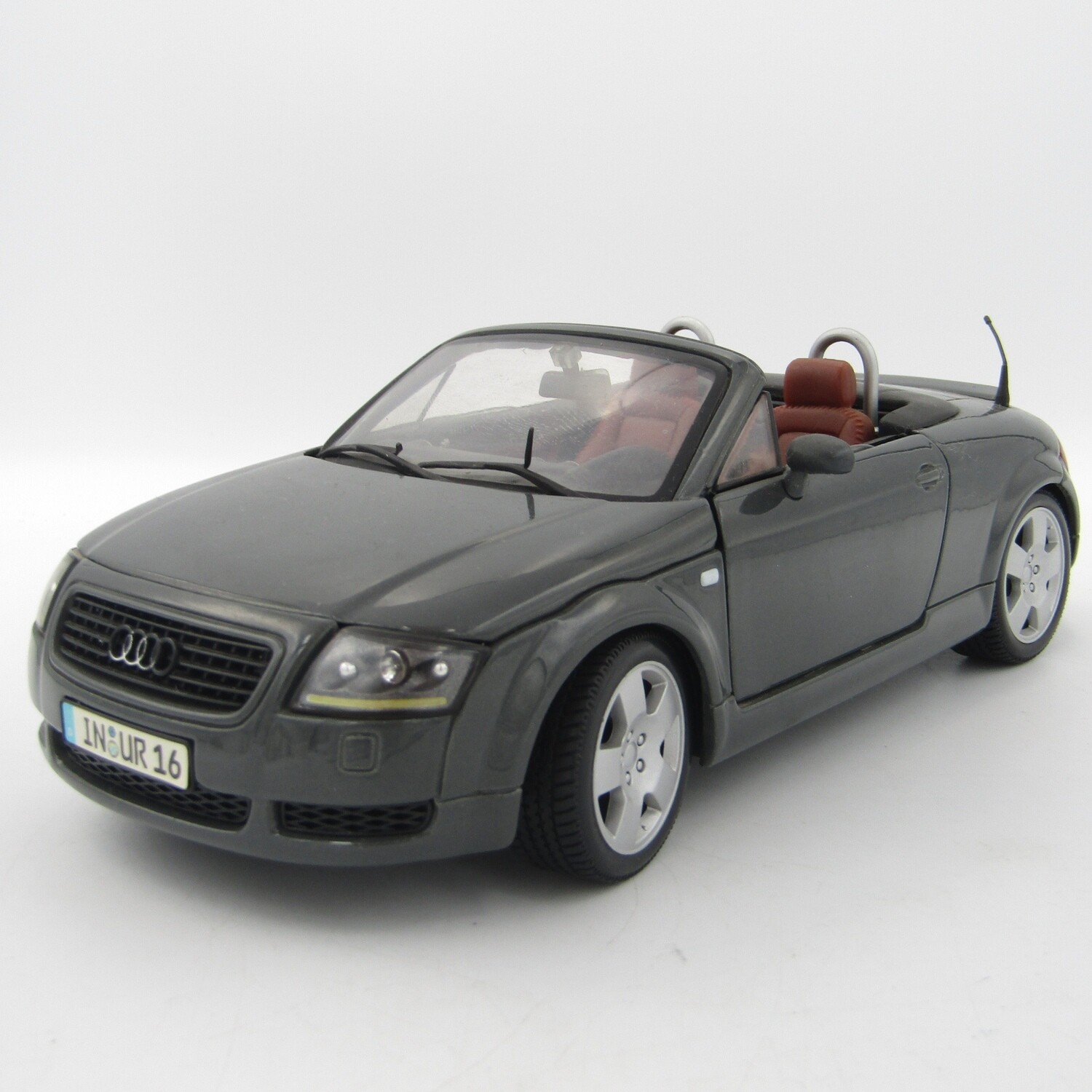 Maisto Audi TT Roadster die-cast model car - scale 1/18 - mirror missing