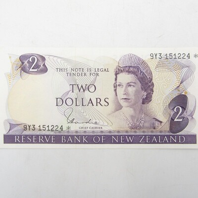 New Zealand 2 Dollars banknote - 1977 to 1981 replacement note 9y3* AU condition