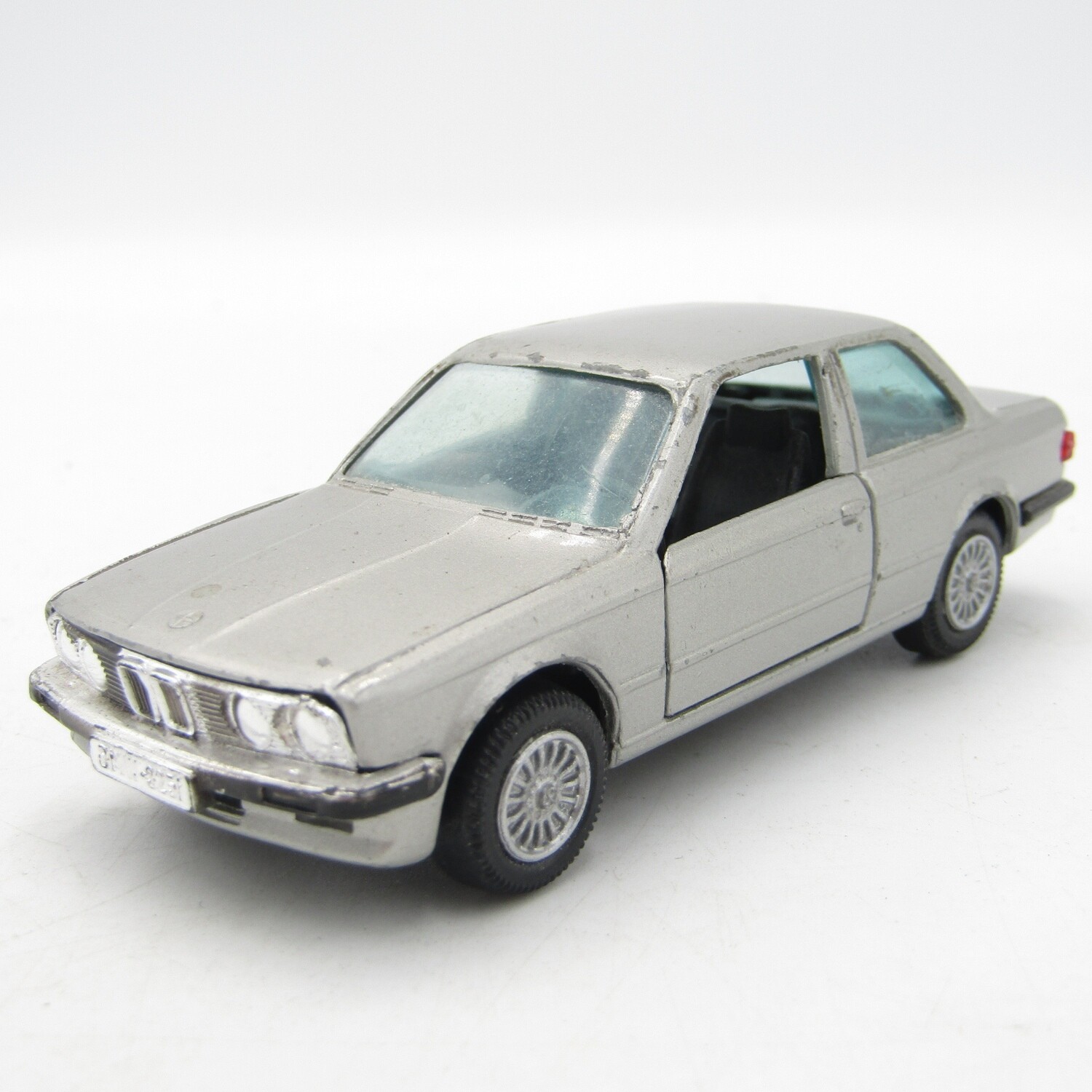 Gama #1166 BMW 325i die-cast model car - scale 1/43