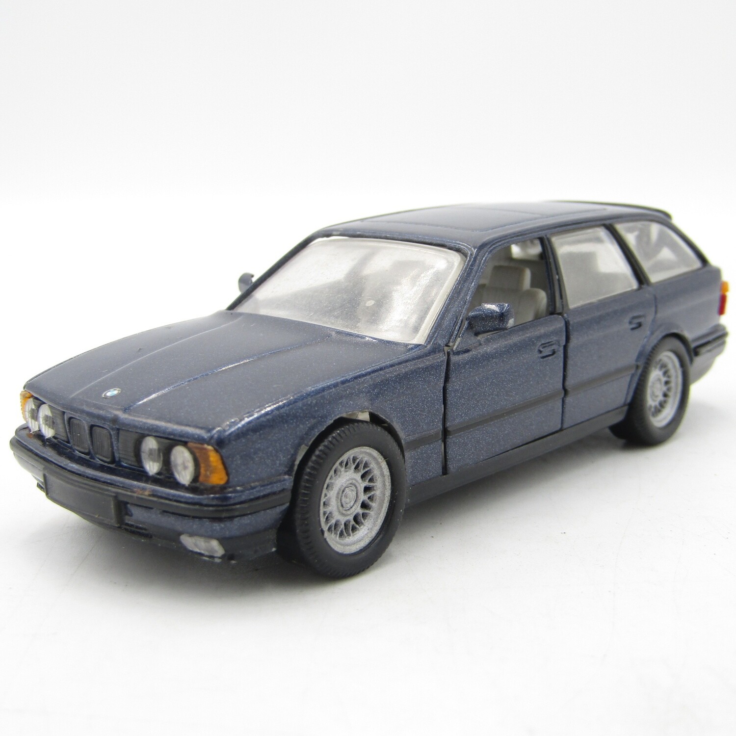 Gama #1011 BMW 525i die-cast model car - scale 1/43