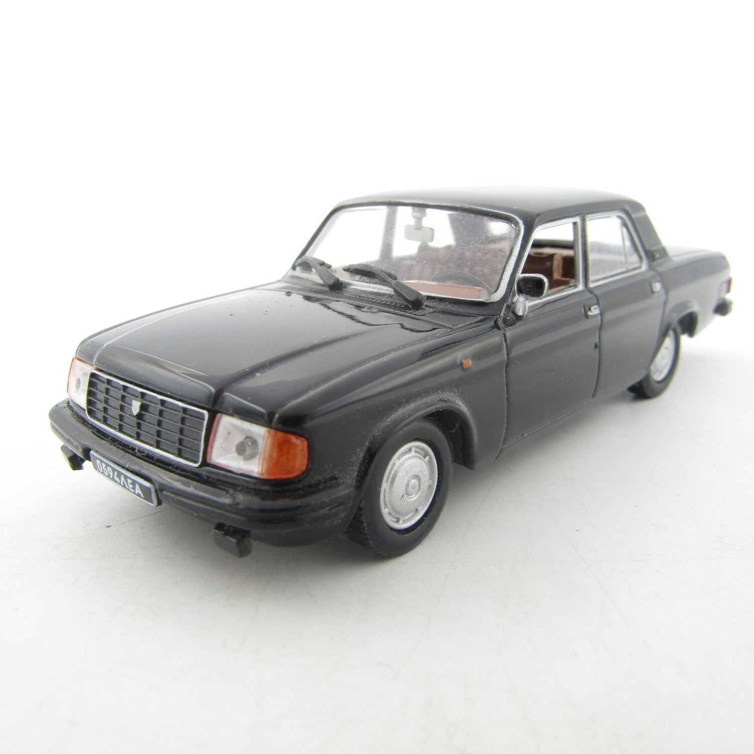 Universal Hobbies Gaz Volga die-cast model car - scale 1/43