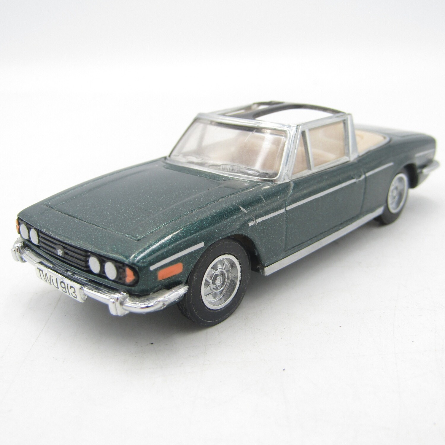 Matchbox Dinky 1969 Triumph Stag die-cast model car