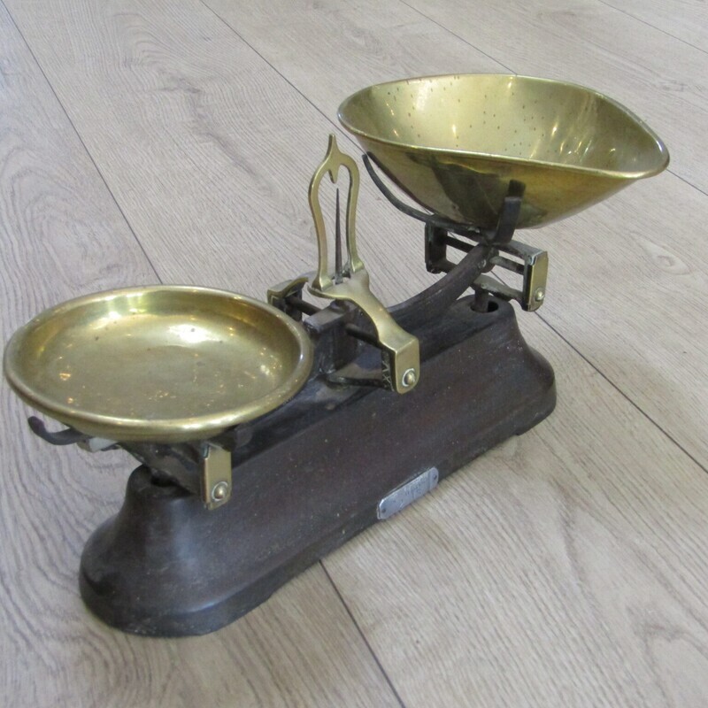 Antique brass and iron 2 lbs grocer balancing scale