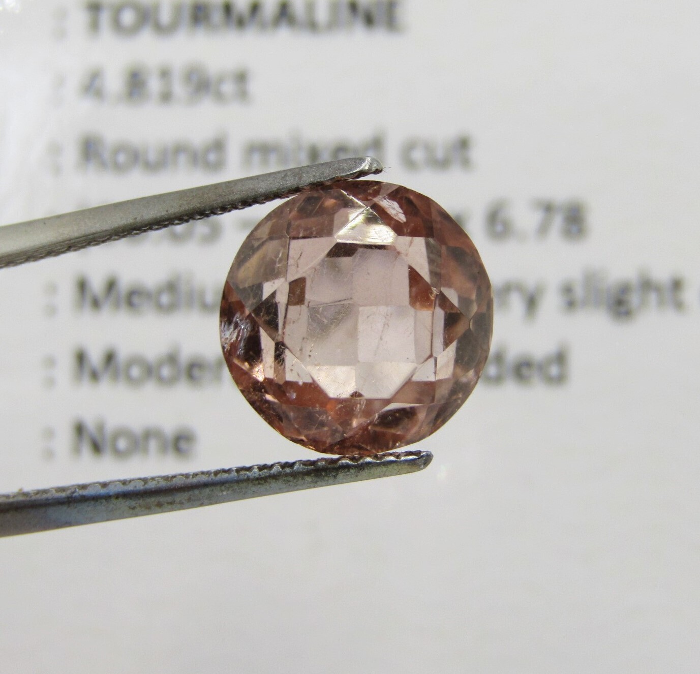 Tourmaline of 4,8 carat - Round mixed cut - very slight orangey pink with Gemlab certificate