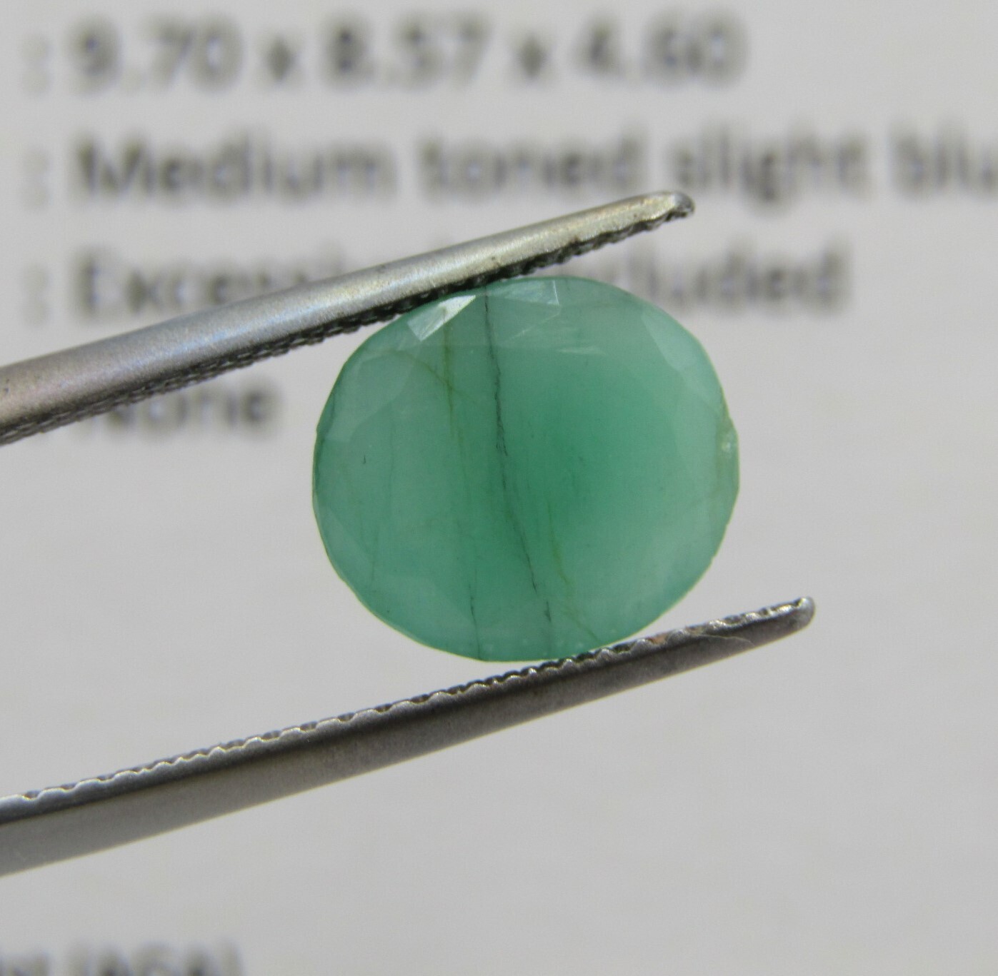 Natural Emerald of 2,67 carat - oval mixed cut - medium toned slight bluish green with Gemlab certificate