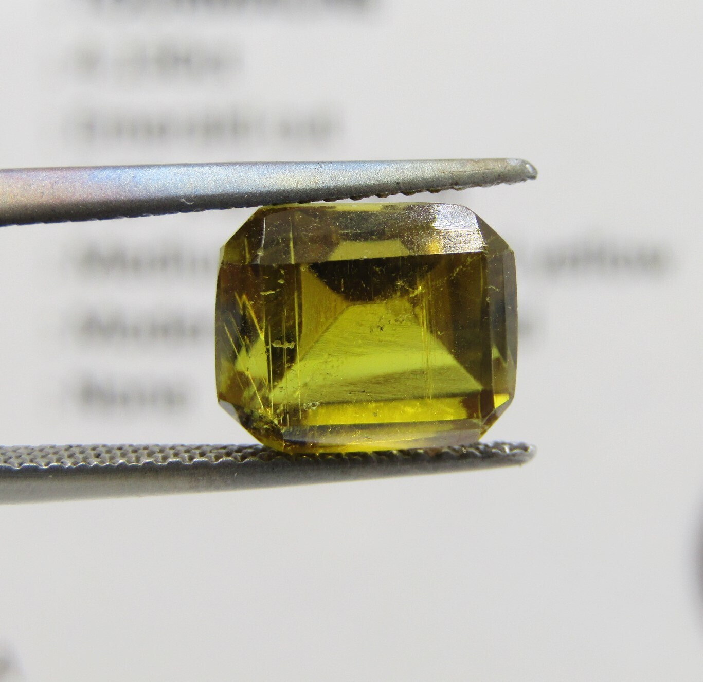 Tourmaline of 4,13 carat - Emerald cut - medium dark toned yellow with Gemlab certificate