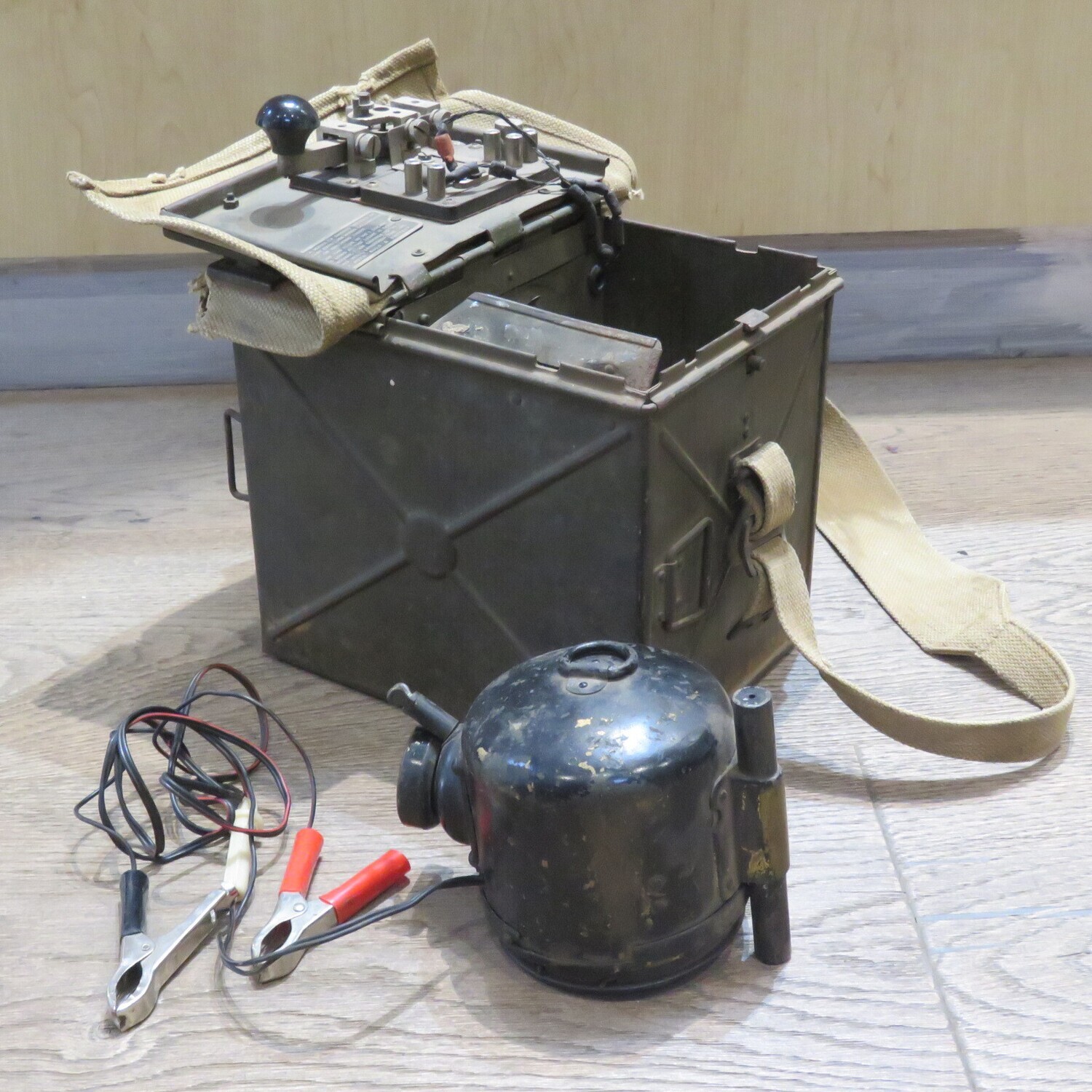 British WW2 signal lamp with Morse code sender in case with shoulder strap