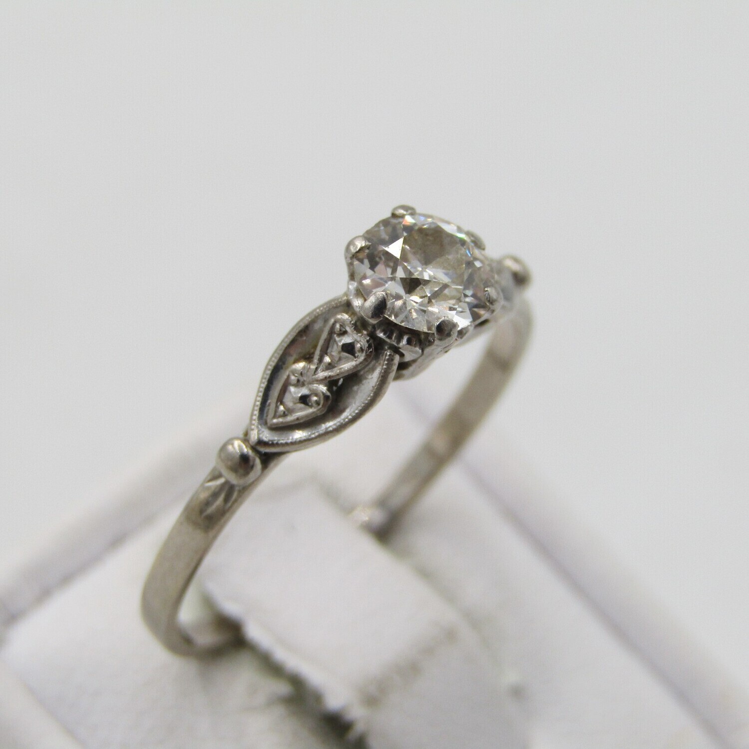Vintage 18kt White gold diamond ring with 0,55ct old cut diamond - colour H, SI2 - size R - weighs 2,6g