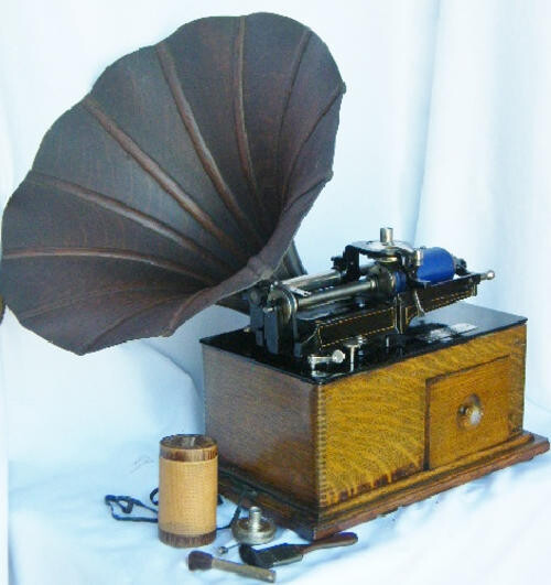 Antique Edison Type 4 commercial phonograph - large wooden horn