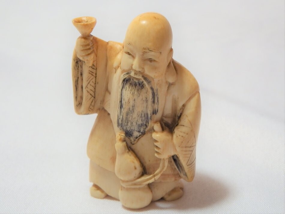 Antique Japanese Netsuke - signed by artist - high class work
