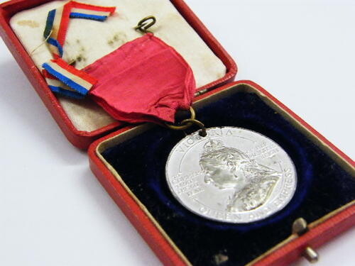Queen Victoria Queen and Empress 60 year commemorative medallion in original box with ribbon