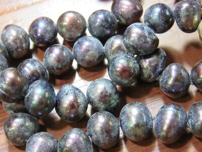 Black baroque pearls with 9kt gold clasp - 43cm