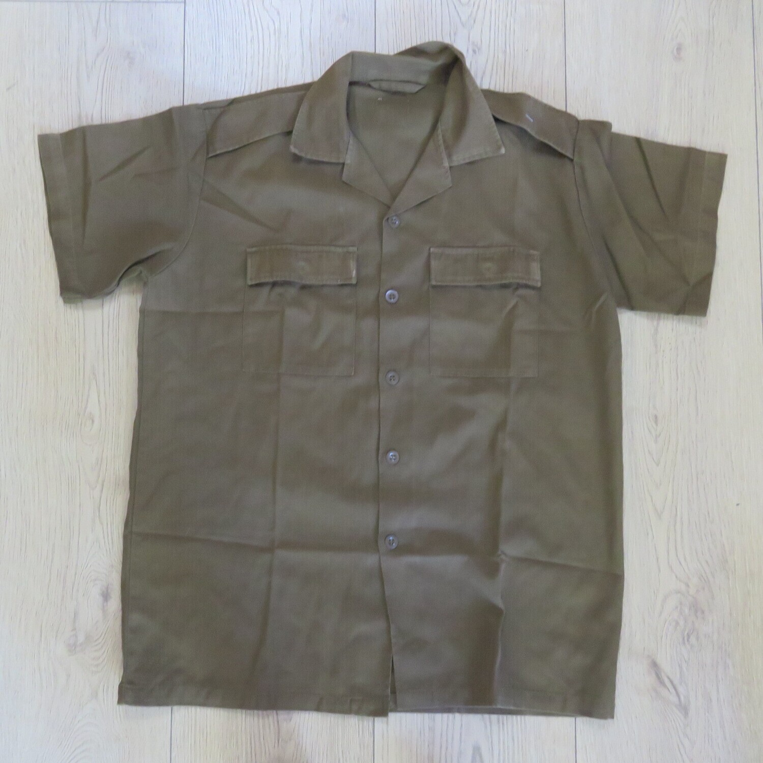 SADF Nutria short sleeve shirt - size medium - full length 76cm, chest 48cm, full arm length 26cm