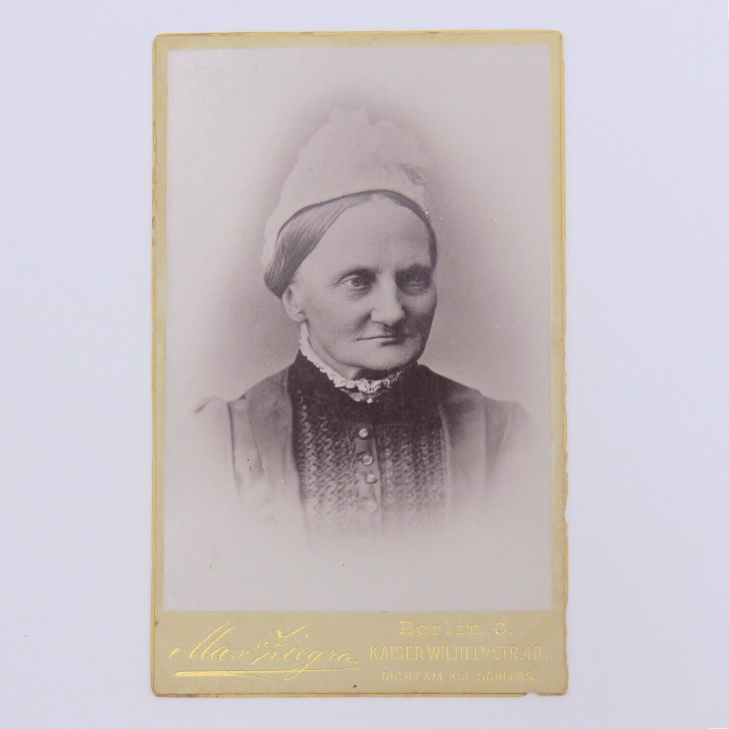 Antique photo identified as Grandmother Schmidt - German origin late 1800&#39;s (Berlin)