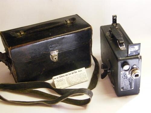 Cine Kodak Model BB Junior 16mm Movie Camera in Excellent Condition with Leather Case