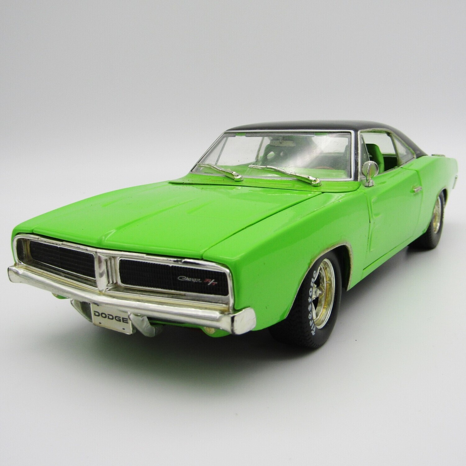 Maisto 1969 Dodge Charger R/T die-cast model car - scale 1/18