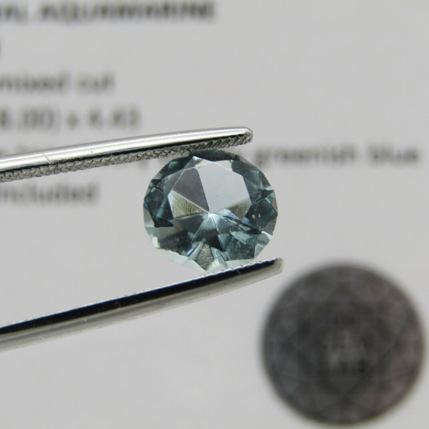Natural Aquamarine of 1,38 carat - Round mixed cut - very slightly greenish blue with Gemlab certificate