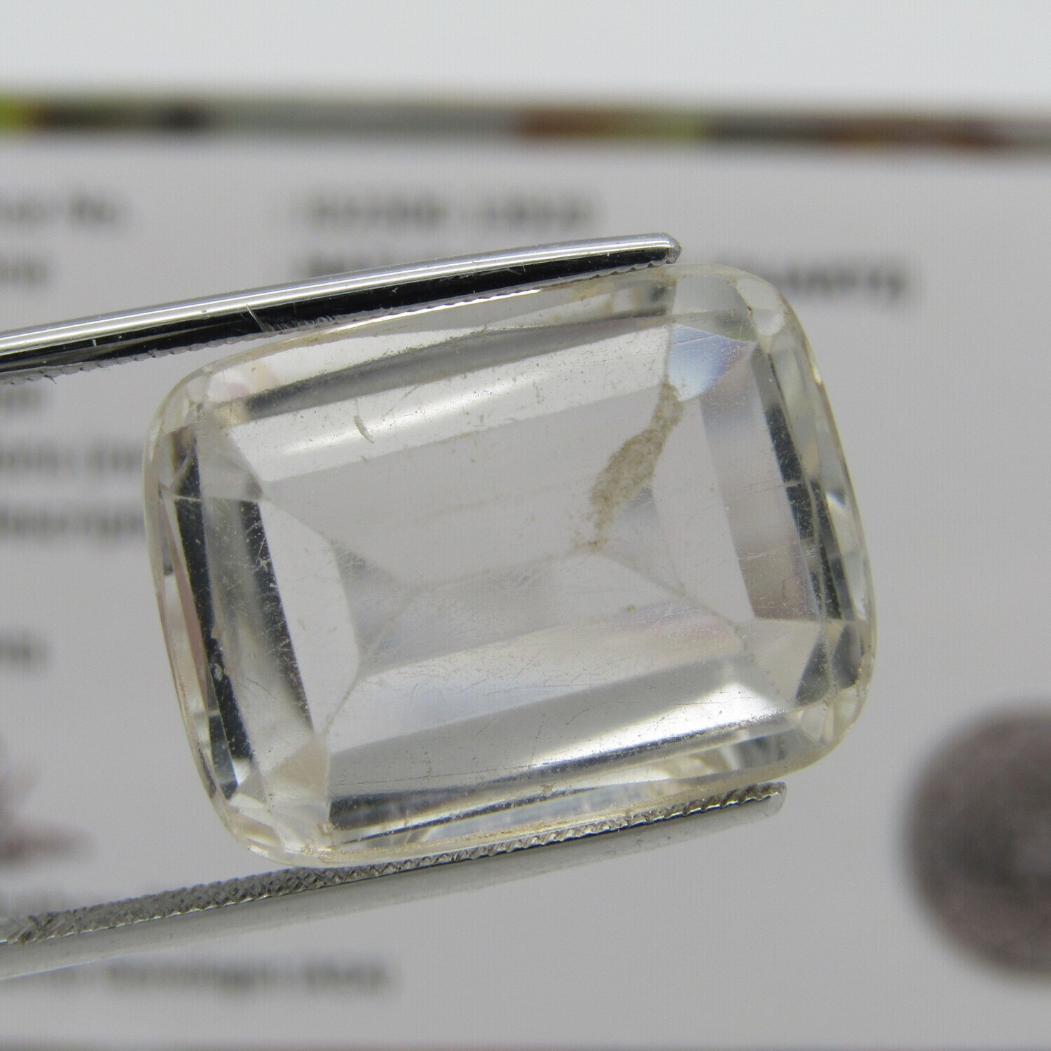 Large Citrine of 20,74 carat - cushion cut light toned yellow