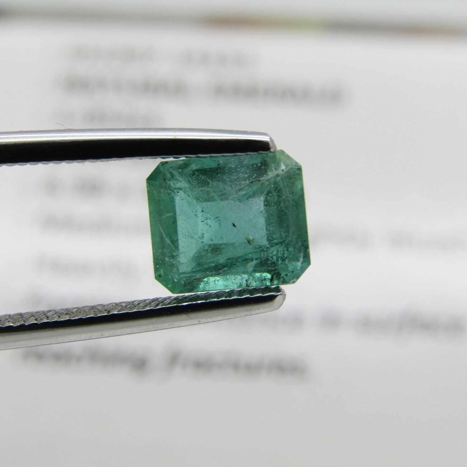 Natural Emerald of 1,05 carat - slightly bluish green with Gemlab certificate