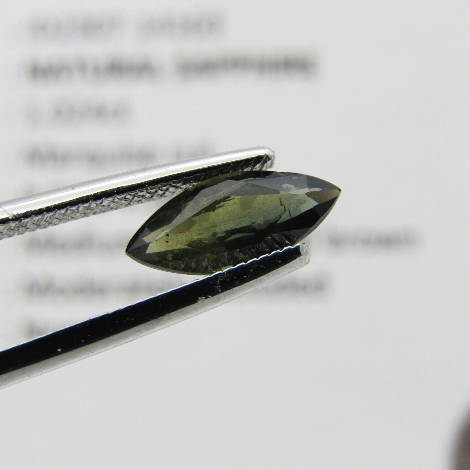 Natural Sapphire of 1,02 carat - Marquise cut - medium dark toned brown with Gemlab certificate