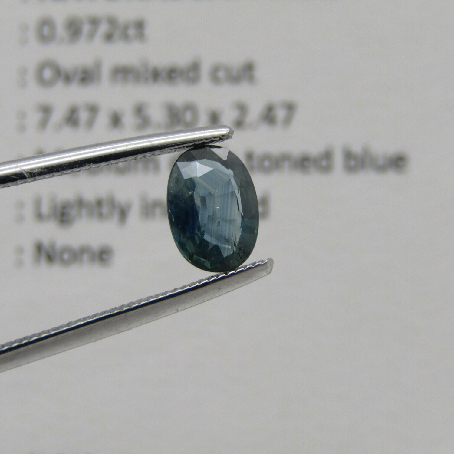 Natural Sapphire of 0,97 carat - oval mixed cut - medium dark toned blue with Gemlab certificate