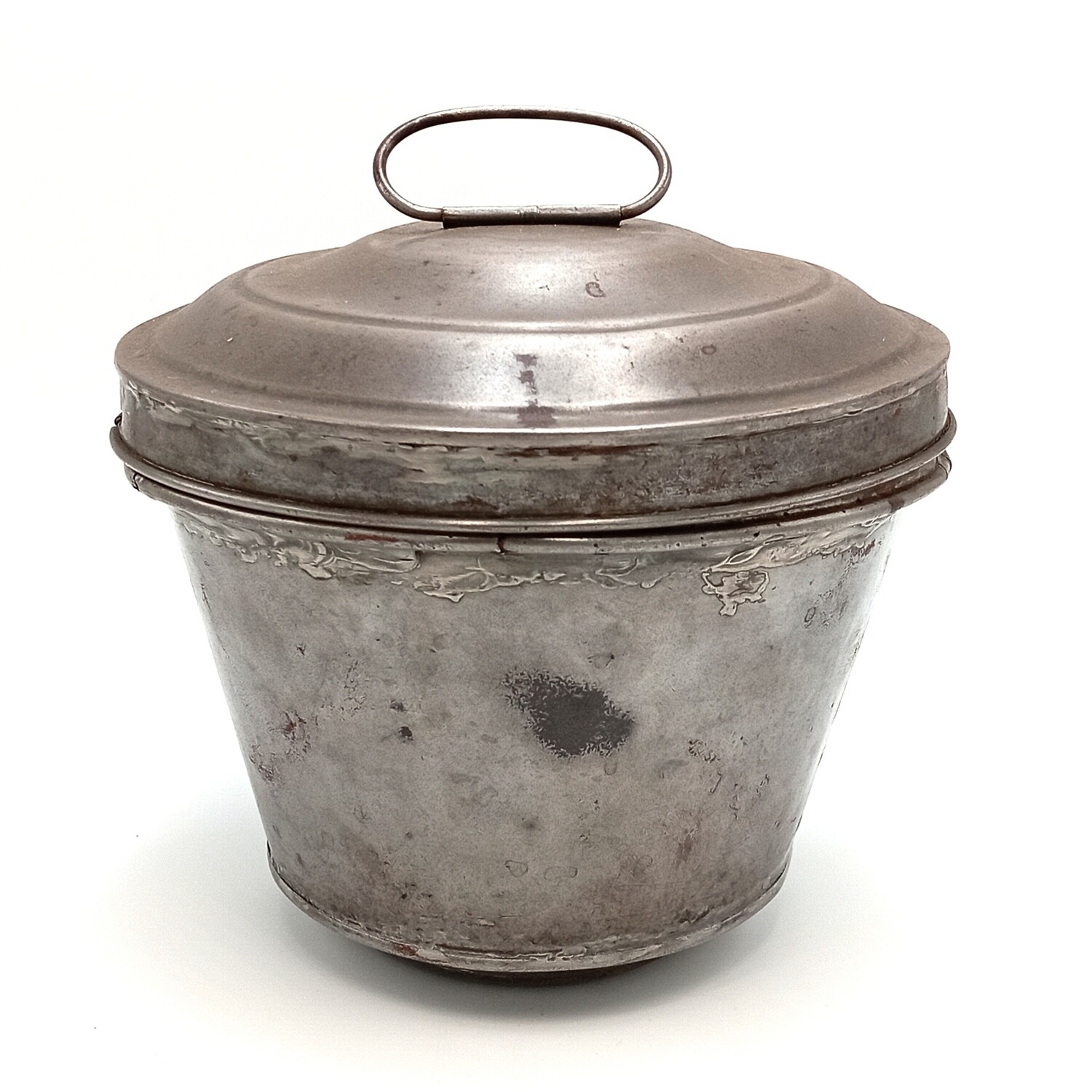 Antique baking tin with lid