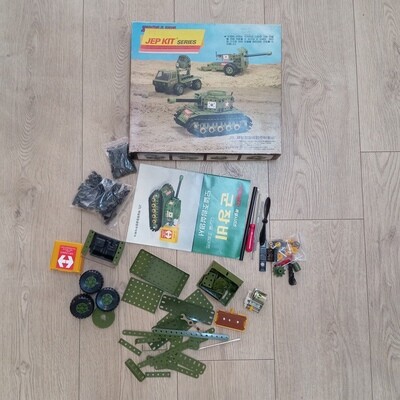 JEP Kit series No.4 science set to build military vehicles - not complete