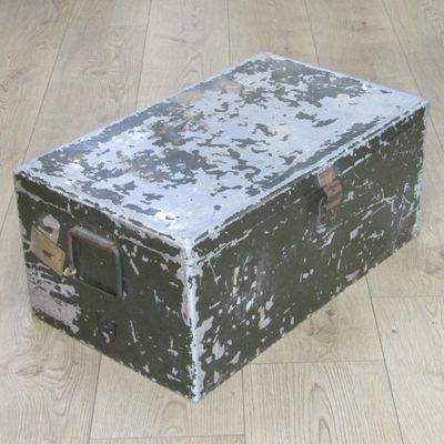 Old type SA Army Aluminium trunk ( 67 cm x 40 cm x 30 cm )