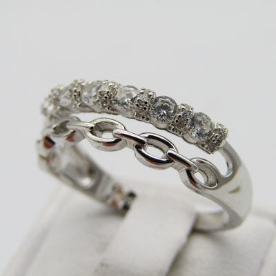 Sterling Silver ring with chain design and clear stones - Size Q - 2,9g