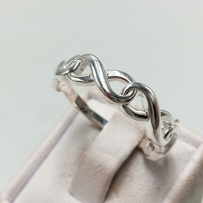 Sterling silver ring with infinity designs - size Q - 2.8g