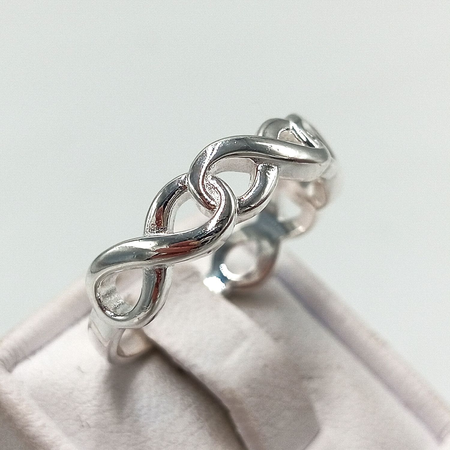 Sterling silver ring with infinity designs - size Q - 2.8g