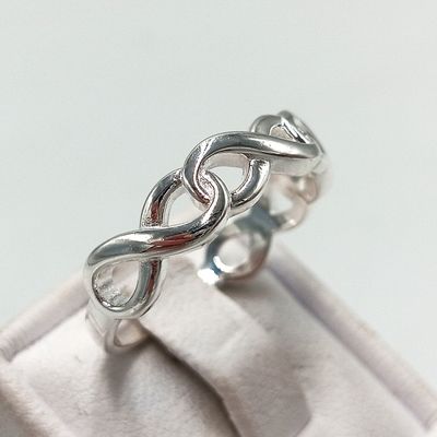 Sterling silver ring with infinity designs - size O - 3g