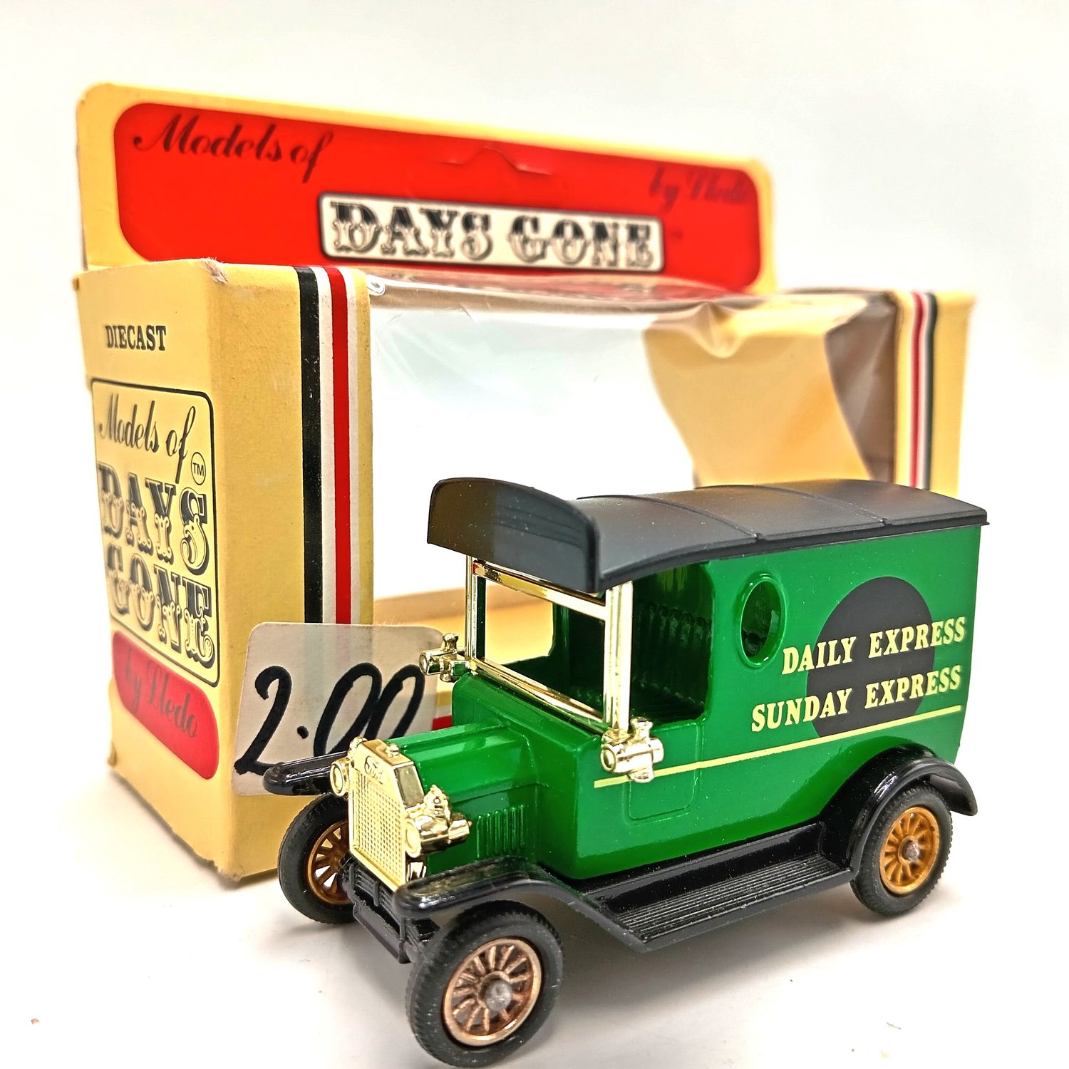 Lledo Days Gone Ford model T van Daily Express Sunday express in box