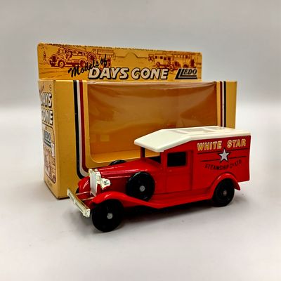 Lledo models of Days Gone 1936 Packard truck white star Steamship company advertising in box