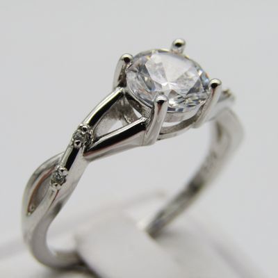 Sterling Silver ring with beautiful clear stone - Size P - 3,1g
