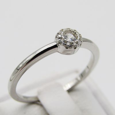 Beautiful Sterling Silver ring - Size R - 2g