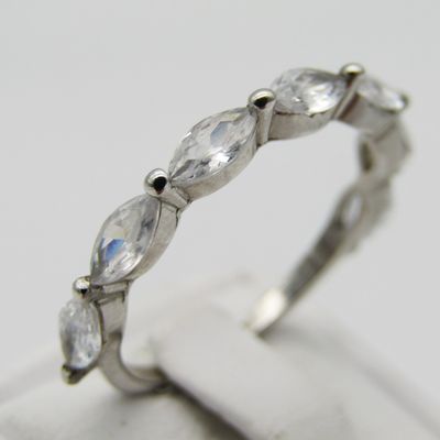Sterling Silver ring with 7 clear stones - Size S - 2,1g