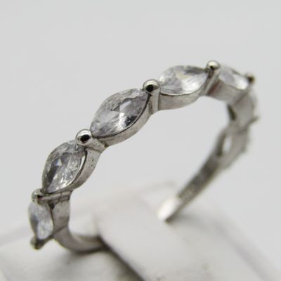 Sterling Silver ring with 7 clear stones - Size S - 2,2g