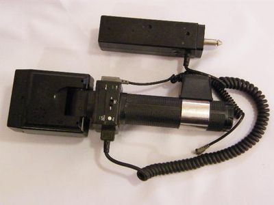 Nissin Professional 6000 GT Flash with Nissin PPB6 Mounting and Cables