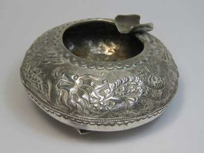 Vintage Malaysian silver ashtray with footpiece for matchbox booklet - Weighs 49 grams