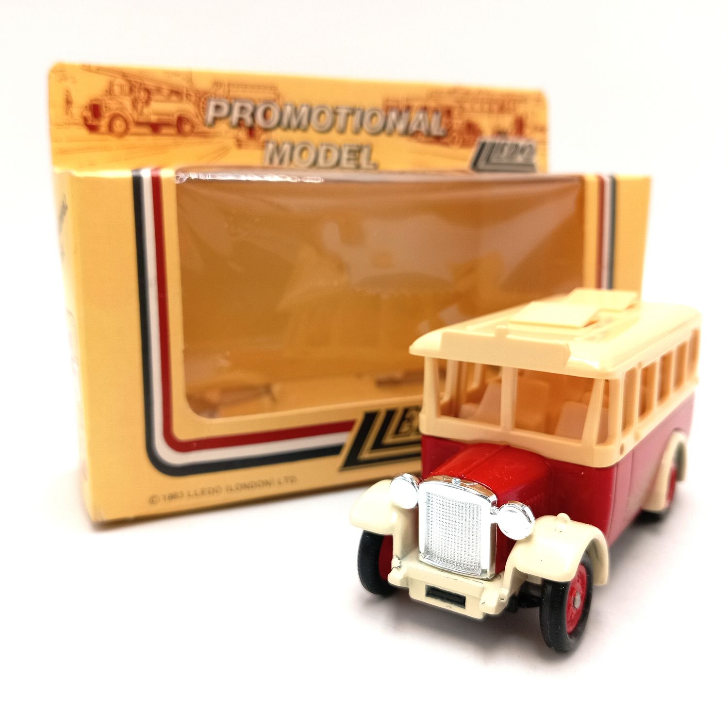 Lledo Dennis Coach - Cheadle-longton Potteries advertising model car in box with figurines
